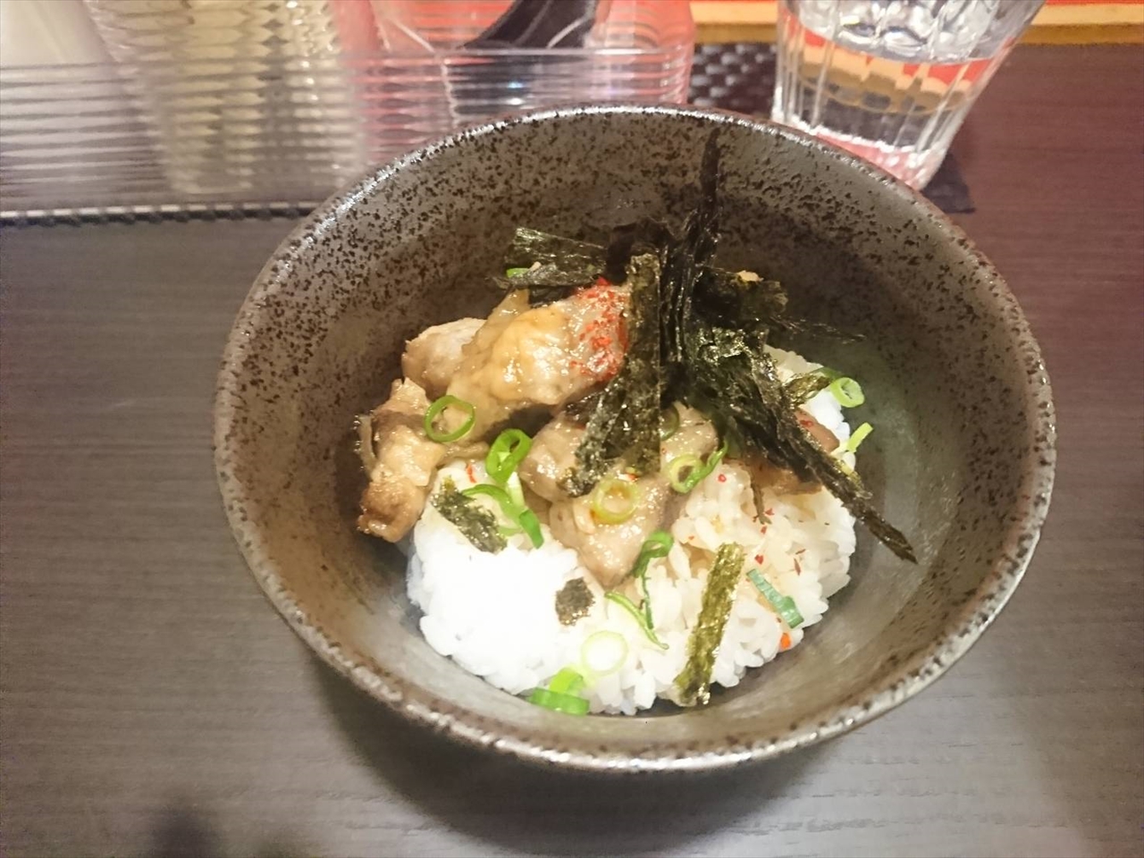 辛麺(軟骨丼)